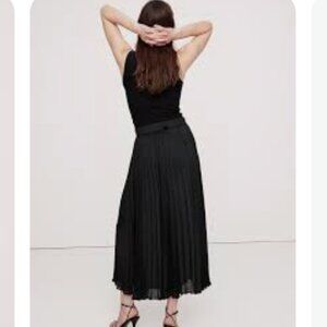 Banana Republic Black Crinkle Pleated Hi-Lo Midi Skirt - Size 12 - Like New